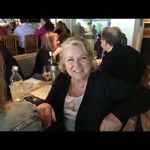 Meet your Posher, Deena